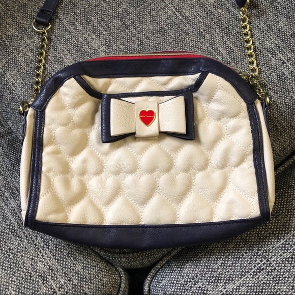 Betsey Johnson Quilted Heart Bow Crossbody/Purse - Picture 2 of 7